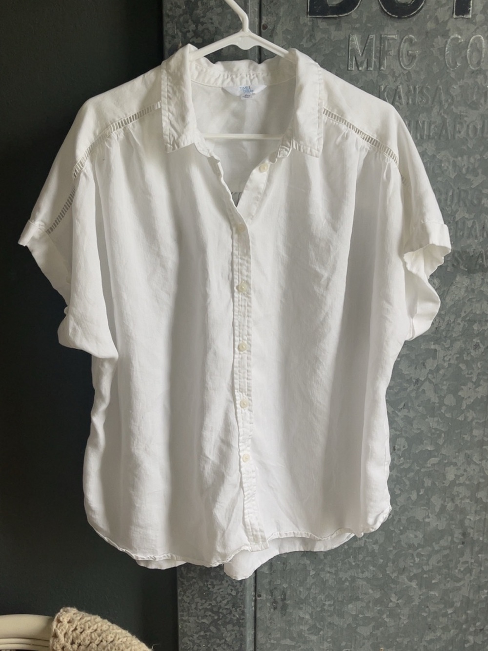 Time and Tru White Short-Sleeve Button-Up Blouse